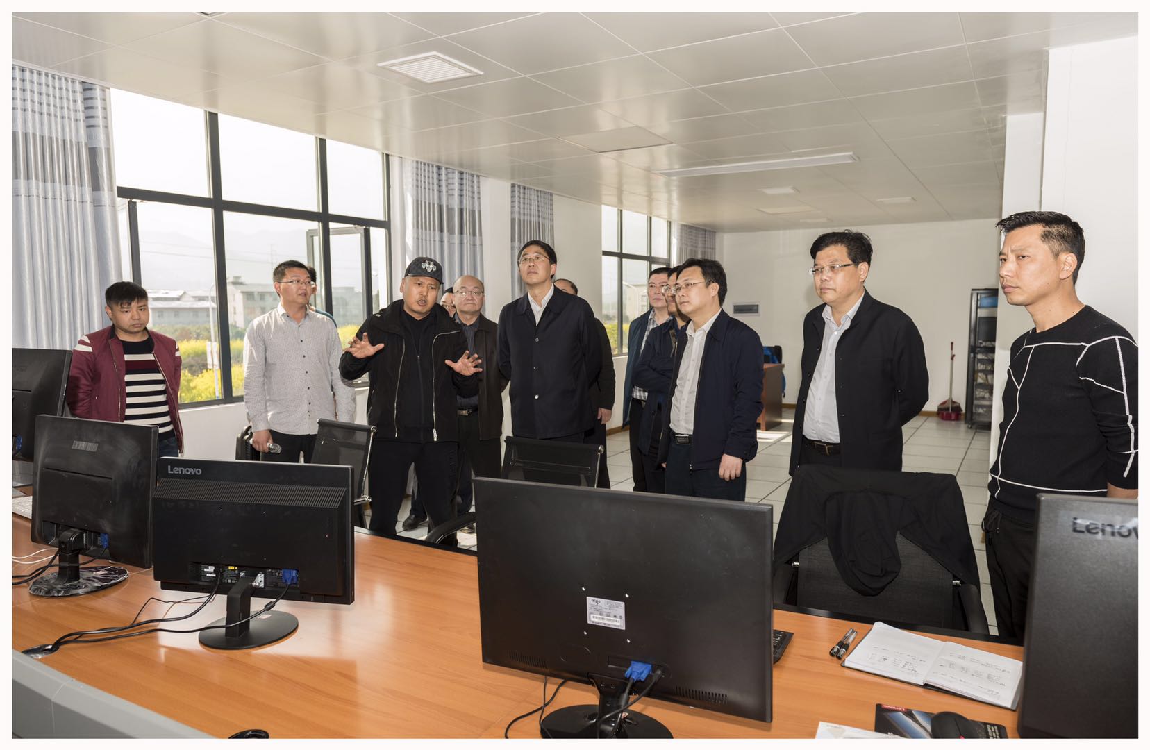 張家界市委、常委常務(wù)副市長羅智斌一行來我公司調(diào)研指導(dǎo)工作